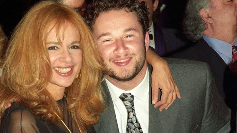 O Γιάννης Παπαμιχαήλ περιγράφει τις τελευταίες ώρες της Αλίκης Βουγιουκλάκη: «Πήρε τρεις ανάσες κι έφυγε»